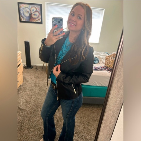 Meet your Posher, Tosha - Picture 5 of 9